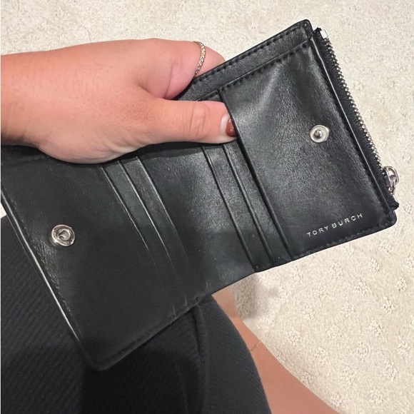 Tory Burch Emerson Mirror Small Silver Metallic Reflective Bi Fold Wallet - Picture 9 of 10